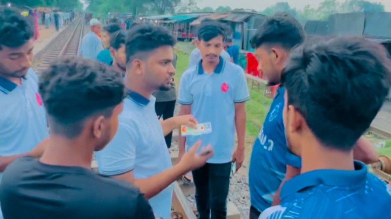 রাণীনগর অর্গানাইজেশন এর ব্যতিক্রমী উদ্যোগ, শাহাগোলা স্টেশন চত্বরে রক্তদানের সচেতনতায় অনন্য ভূমিকা